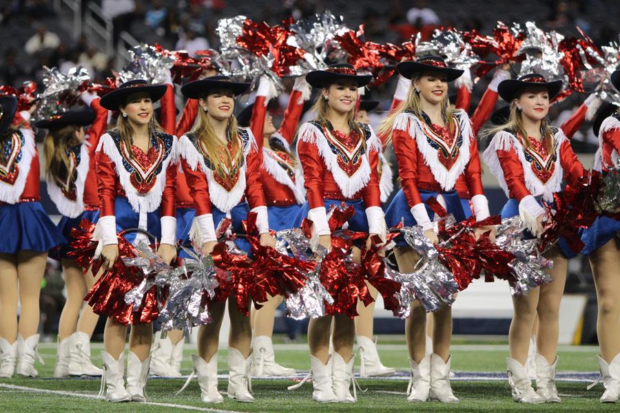 On Nov. 21 at AT&T Stadium, the Sweethearts create a ripple with their hoops during halftime. 