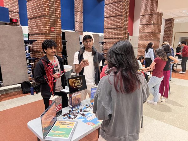 Aarush Gunukula and Aman Nagadasu presenting Southwest United States trivia.